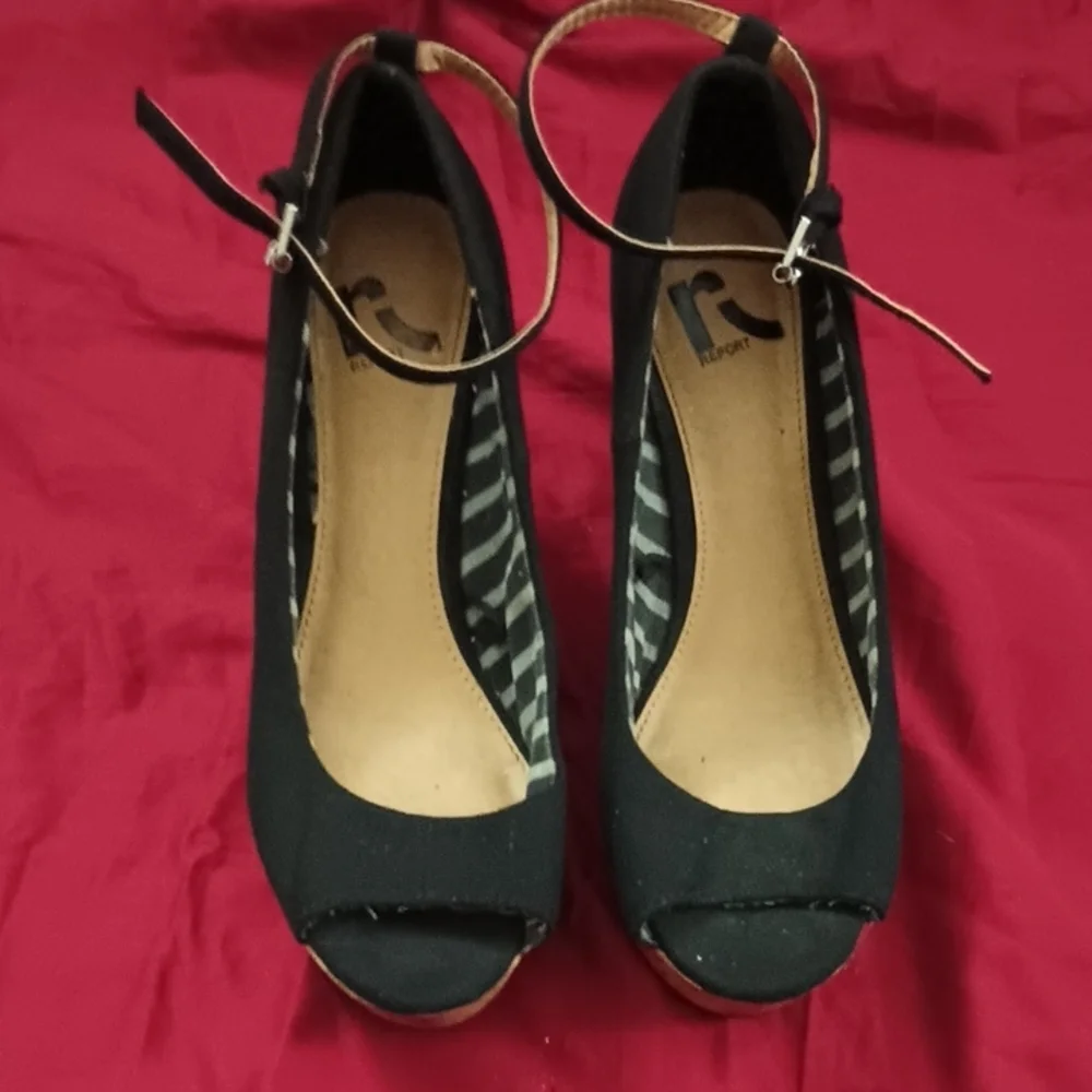 Report Black Wedge Sandals Size 7.5 W Woman's Sexy Professional Spring Summer👠